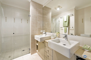 Ensuite to Main Bedroom (2016-02-03)