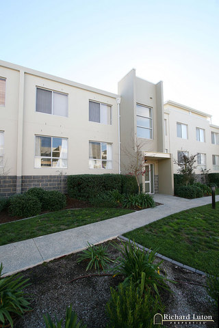 View of street (2007-05-31)
