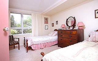 Bed 2 (2004-03-11)