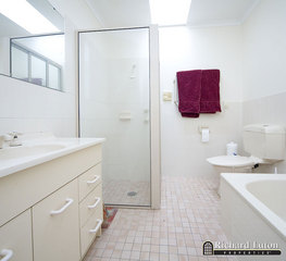 Bathroom (2009-05-27)
