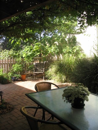 Entertaining area (2004-04-20)