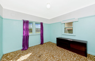 Bedroom 1 (2014-04-16)