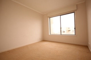 Bedroom (2011-08-18)