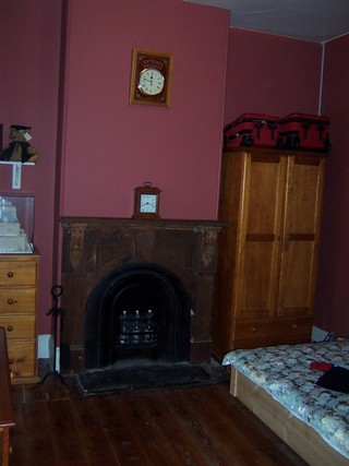 Bed 2 (2004-06-08)