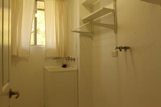7/9 Campbell Street Wollongong - Laundry (2014-10-22)