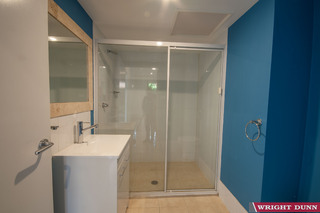 Bathroom (2016-10-21)