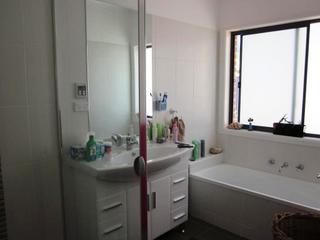 Bathroom (2010-11-25)