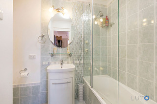 Downstairs ensuite (2015-09-25)