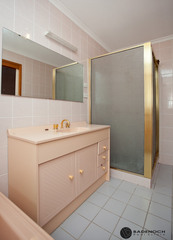 Bathroom (2011-01-12)