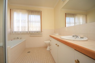 Bathroom (2010-08-06)