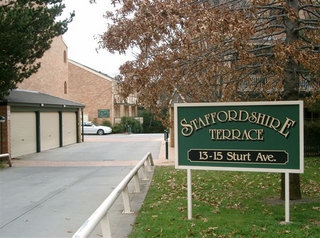Entry to complex (2005-03-16)