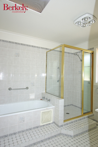 Bathroom (2007-03-01)
