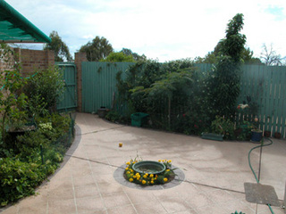 Rear courtyard (2005-01-20)