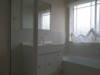 Bathroom (2011-11-24)
