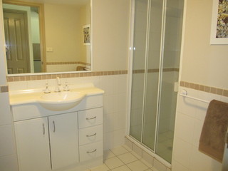 Bathroom (2009-10-08)