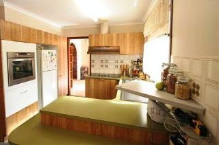Family Room to Kitchen (2010-05-21)
