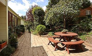 Front courtyard (2004-03-11)