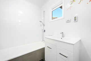 Main Bathroom (2016-11-22)