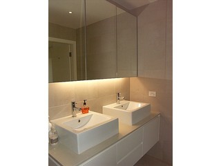 Ensuite Vanity (2013-05-21)