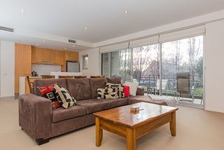 Lounge Room (2015-08-14)