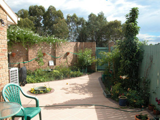 Rear courtyard (2005-01-20)