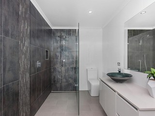 Bathroom (2019-07-09)