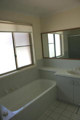 Bathroom (2014-04-14)