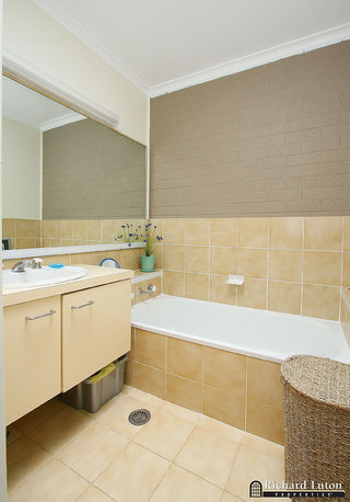 Bathroom (2007-04-10)