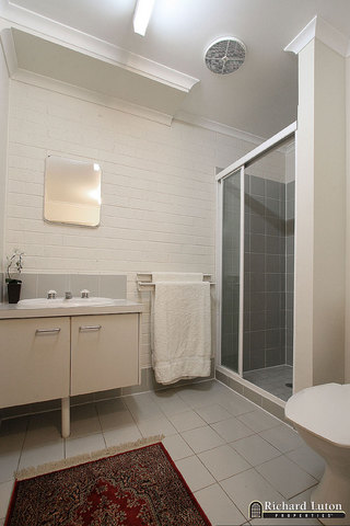 Bathroom One (2007-04-18)