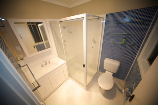 Bathroom (2011-09-09)