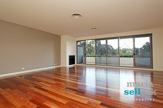 Living Room (2011-11-18)