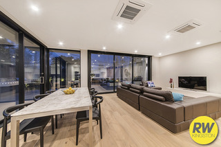 Dining Area (2015-10-07)