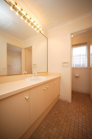 Bathroom (2006-09-19)