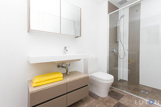 Bathroom (2016-09-08)