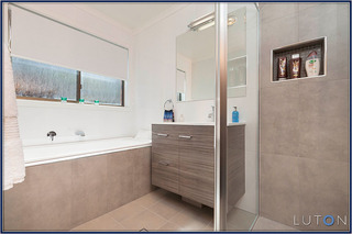 Bathroom (2013-08-16)