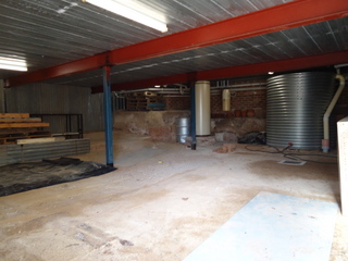 Storage under house (2011-06-22)