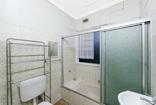 Bathroom (2014-04-16)