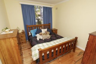 Bed 2 (2004-11-05)