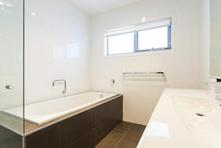 Bathroom (2014-09-18)