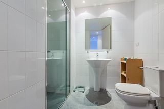 Bathroom (2015-08-14)