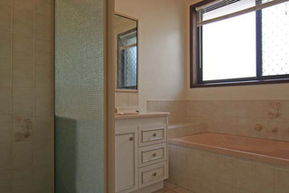 Bathroom (2006-03-30)