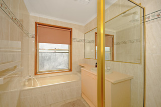 Bathroom (2010-06-22)