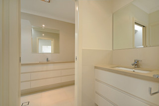 Bathroom (2010-05-06)