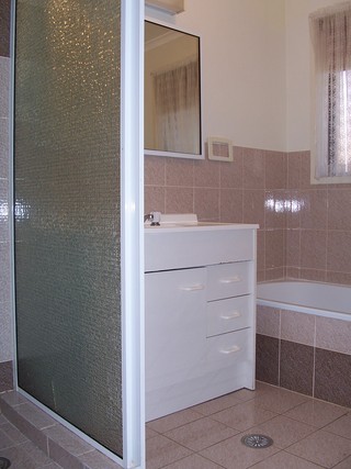 Bathroom (2006-05-08)