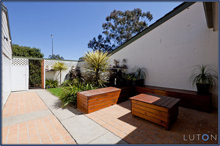 Front courtyard (2011-10-05)