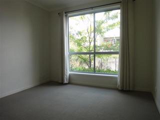 Bedroom 2 (2011-03-30)