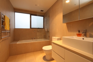 Bathroom (2015-11-28)