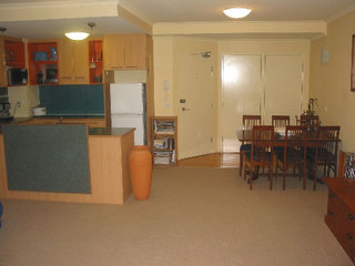 Dining (2004-08-05)