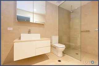 Bathroom (2012-07-12)