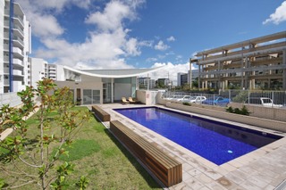 Swimming Pool (2011-06-22)